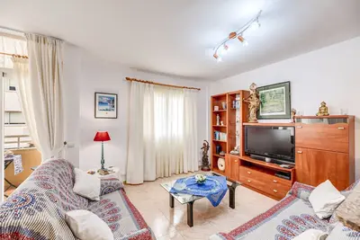 Image de Appartement à proximité de la plage avec Wi-Fi, climatisation et balcon.