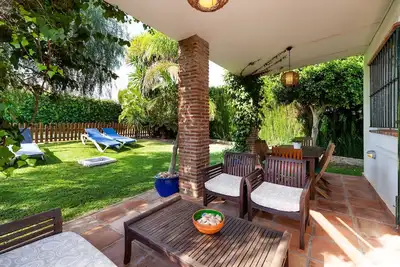 Image de Maison de vacances \"La Buganvilla\" pour les familles avec jardin et grande piscine