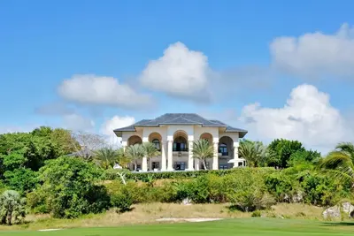 Image de Magnifique manoir avec une vue imprenable sur la mer des Caraïbes et le terrain de golf!