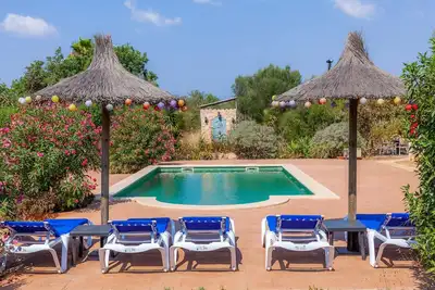 Image de Cadre rural idyllique avec piscine commune – Casa Acuario