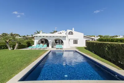 Image de Superbe villa Bini Andu avec vue sur la mer, Wi-Fi, jardin, terrasse et piscine.