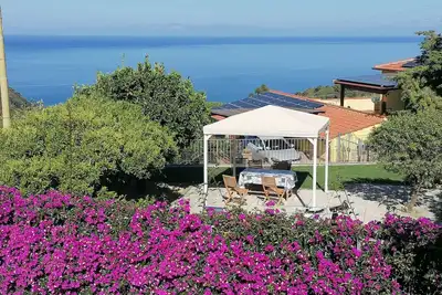 Image de Appartement \"Il Mirto\" avec jardin méditerranéen et vue sur mer