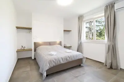 Image de Appartement moderne près du lac de Garde avec Wi-Fi et terrasse