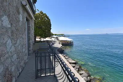 Image de Modern apartment on the lake