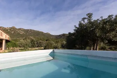 Image de Maison jumelée avec Wi-Fi, climatisation, Jardin et piscine ; Animaux acceptés ; Parking disponible