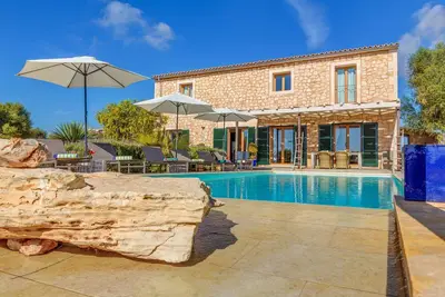 Superbe villa Can Xesquet avec vue sur les montagnes, Wi-Fi