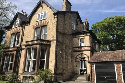 Image de Immense appartement à proximité du centre-ville et de Lark Lane