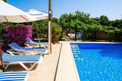 Image de Belle maison de campagne avec piscine, Wi-Fi, jardin et terrasse