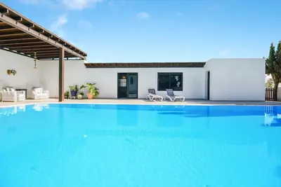 Image de Superbe villa Nazoly avec vue sur les montagnes, Wi-Fi, terrasse