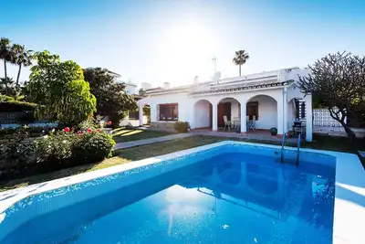 Image de Maison climatisée sur la plage avec piscine, terrasse, jardin et Wi-Fi