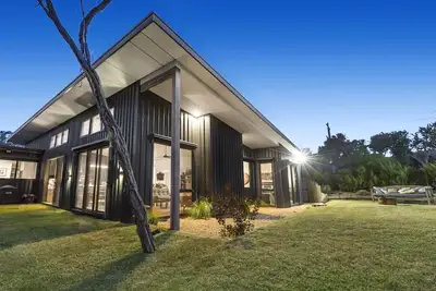 Image de Maison côtière industrielle spacieuse. À distance de marche de Rye Ocean Beach.