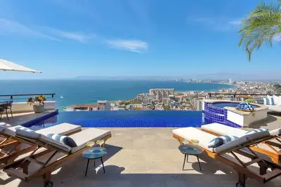 Image de Villa 5 chambres Ventana - 10 000 pieds carrés - Personnel et chef compris - Promenade en ville