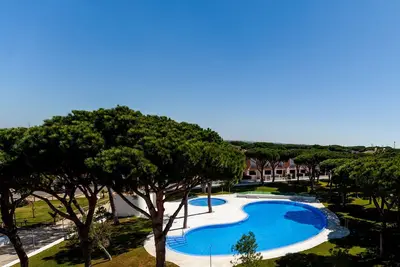 Image de Maison climatisée près de la plage avec piscine, terrasse, jardin et Wi-Fi