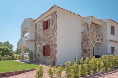 Image de Appartement moderne climatisé avec jardin ; animaux acceptés