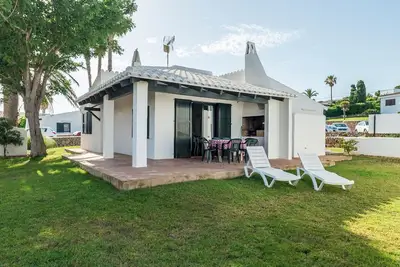 Image de Belle maison de vacances dans un complexe résidentiel avec piscine, Wi-Fi, terrasse et pelouse