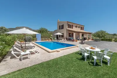 Image de Maison rurale fantastique avec piscine, Wi-Fi et patio ; Places de parking disponibles