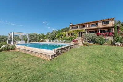 Image de Villa climatisée avec grande piscine, terrasse, grand jardin et connexion Wi-Fi