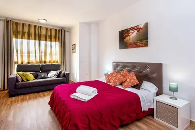 Image de Charmant studio \"Loft\" bien situé avec Wi-Fi et climatisation