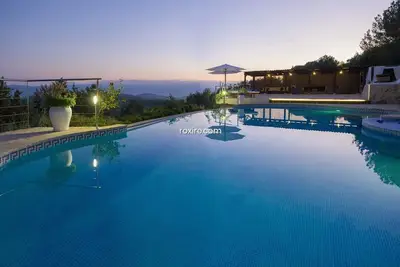 Image de Magnifique villa Beia avec piscine, barbecue, gym, billard, tennis et table de ping-pong
