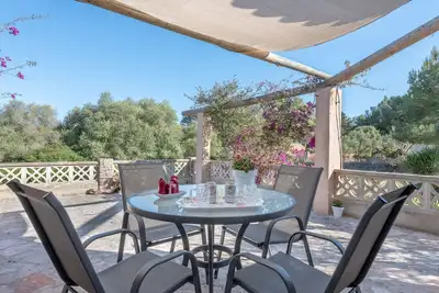 Maison de vacances pittoresque dans la compagne avec jardin, terrasses, Wi-Fi & climatisation; Parking diponible