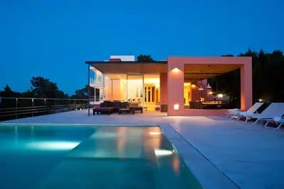 Image de Villa ultramoderne avec piscine à débordement - Villa Es Calo