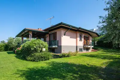 Image de Villa \"Portese\" avec une touche rustique et près du lac de Garde
