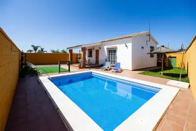Image de Rustic Home Close to Beach with Pool, Terrace, Garden & Wi-Fi; Pets Allowed, Parking Available
