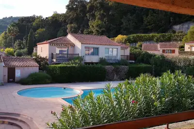 Image de Appartement 3 pièces Résidence Provençale Piscine Parking 2 kms Mer