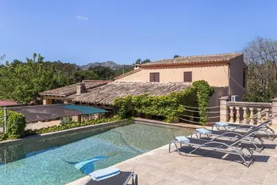 Fantastique Propriété campagnarde avec piscine, Wi-Fi, climatisation et terrain de tennis.