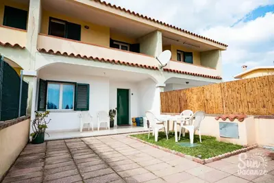 Maison de vacances 'Tanaunella Appartamento' avec ventilateurs, balcon, terrasses et vue sur la mer