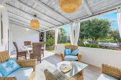 Image de Maison de vacances méditerranéenne avec Wi-Fi, climatisation, jardin et terrasse