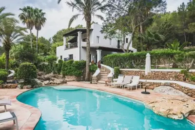 Image de Villa \"Can Blay\" avec piscine, climatisation, terrasses, vue sur la montagne et la mer