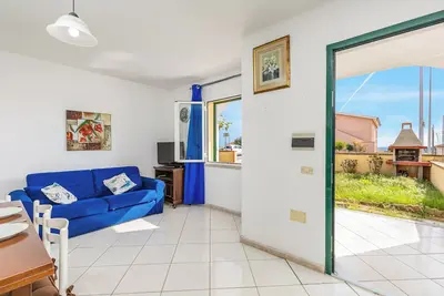 Image de Charming Holiday Home Tanaunella appartamento 2 with Ventilators, Balcony, Terraces & Sea View; Parking Available, Pets Allowed