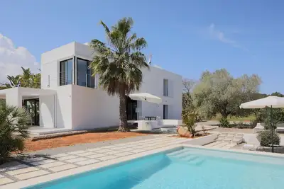 Image de Maison avec piscine, vue sur la montagne, Wi-Fi et climatisation ; animaux domestiques admis
