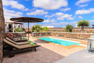 Image de Belle villa de campagne avec piscine, terrasse, jardin et Wi-Fi; Parking disponible