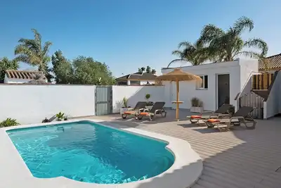 Image de Belle maison Villanueva 1 avec piscine privée, jardin, terrasse et Wi-Fi