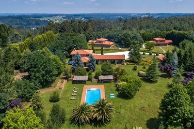 Image de Maison De Camelias (Ideal Pour Les Familles Et Groupes D'Amis)