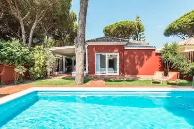 Image de Villa moderne \"Familia Feliz\" à quelques pas de la plage avec piscine, terrasse, jardin et Wi-Fi
