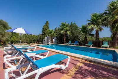 Image de Un cadre tranquille dans les terres avec piscine - Villa Can Garba