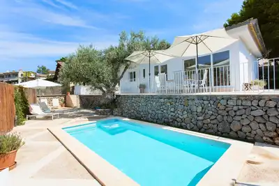 Image de Maison de ville avec piscine proche de la plage – Casa Viktoria