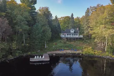 Image de Charmant, 4 chambres, 2 salles de bain! Salle Muskoka! Beaumaris! Vues incroyables!