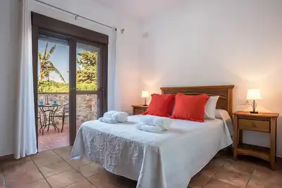 Image de Charming Apartment with Beautiful Pool, Jacuzzi, Patio, & Wi-Fi