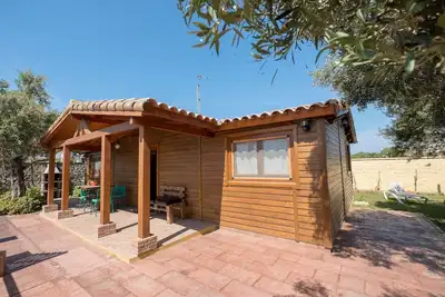 Ideal for sports enthusiasts and near the beach - Casa de madera Naranjo with shared pool