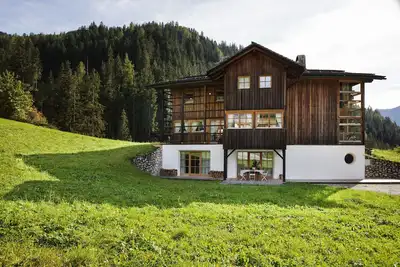 Image de Luxurious Chalet with Jacuzzi, Dreamlike Interior, Wi-Fi and Garden
