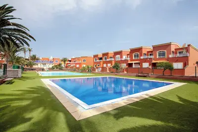 Holiday Home Casa Sur Near the Beach with Wi-Fi, Terrace & Community Pools; 2 Parking Spaces Available