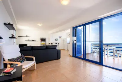 Image de Charmant appartement en bord de mer avec balcon et Wi-Fi