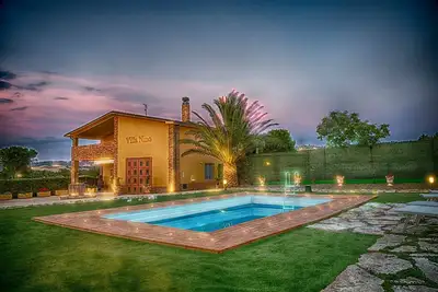Image de Villa fantastique avec piscine, Wi-Fi, climatisation et cinéma à domicile ; animaux autorisés