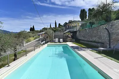 Image de Appartement avec vue sur le lac, piscine, balcon, jardin, terrasse et Wi-Fi