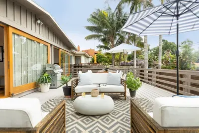 Image de 5 minutes de la plage! Maison moderne avec vue sur l'océan Pacifique ❤ Camden by AvantStay