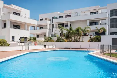 Image de Appartement de vacances \"Cañada Honda Conil\" avec balcon et piscine